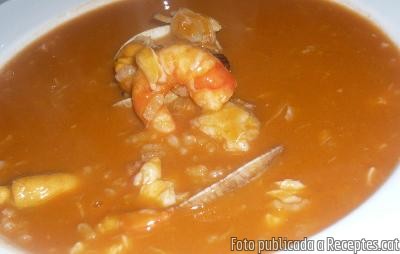 Sopa de peix amb rap, gambes i cloïsses